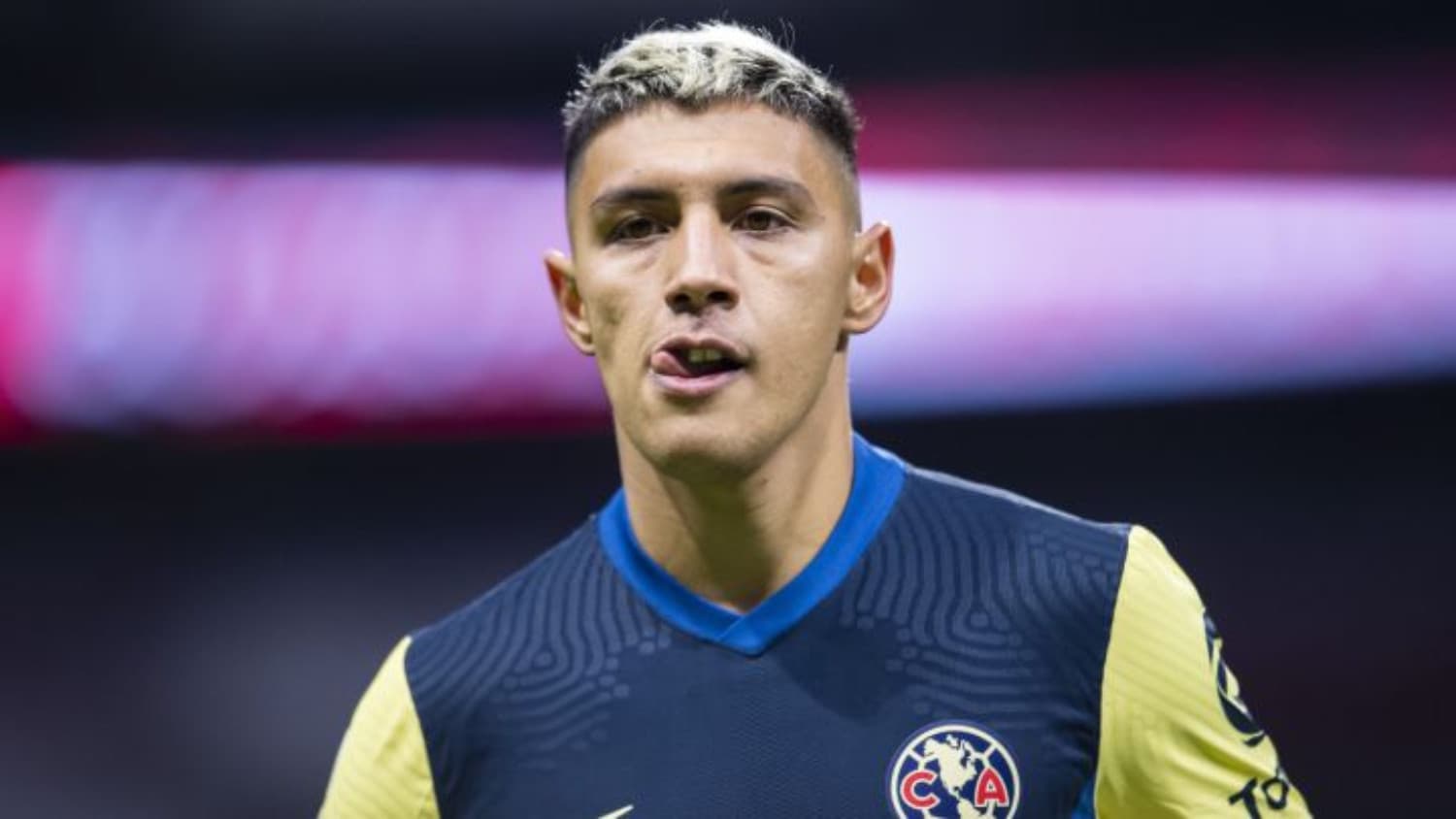 América ya le comunicó a Leo Suárez que no jugará más en el club, por lo que Pumas sería una opción, siempre y cuando las Águilas paguen la mitad de su sueldo o bien, rescindir su contrato.
