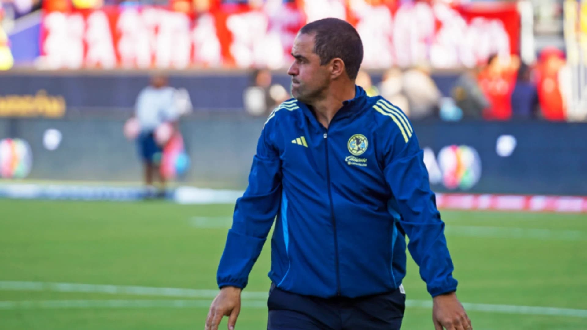 André Jardine durante partido amistoso del América