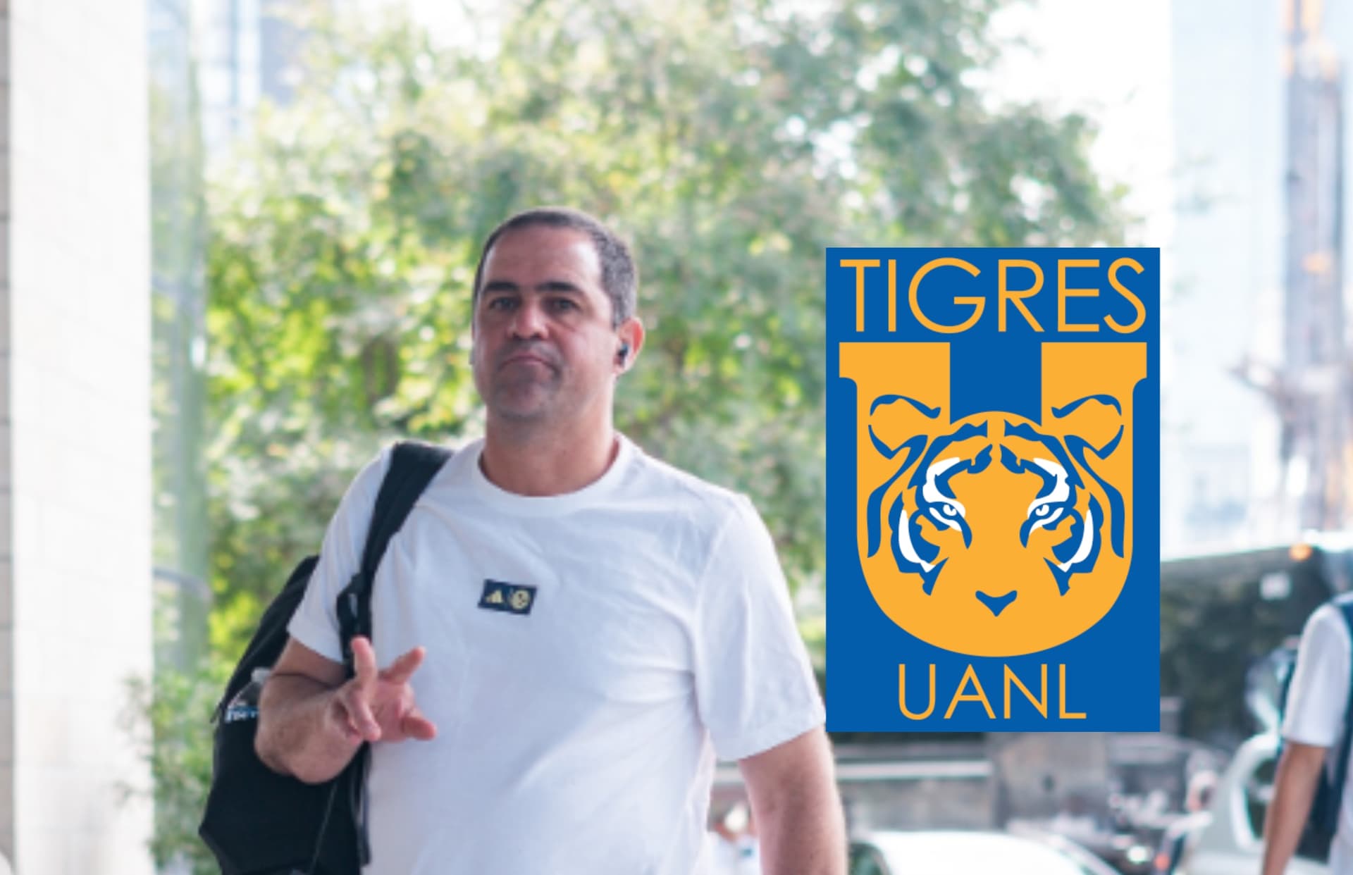 André Jardine y escudo de Tigres/ Foto Club América.