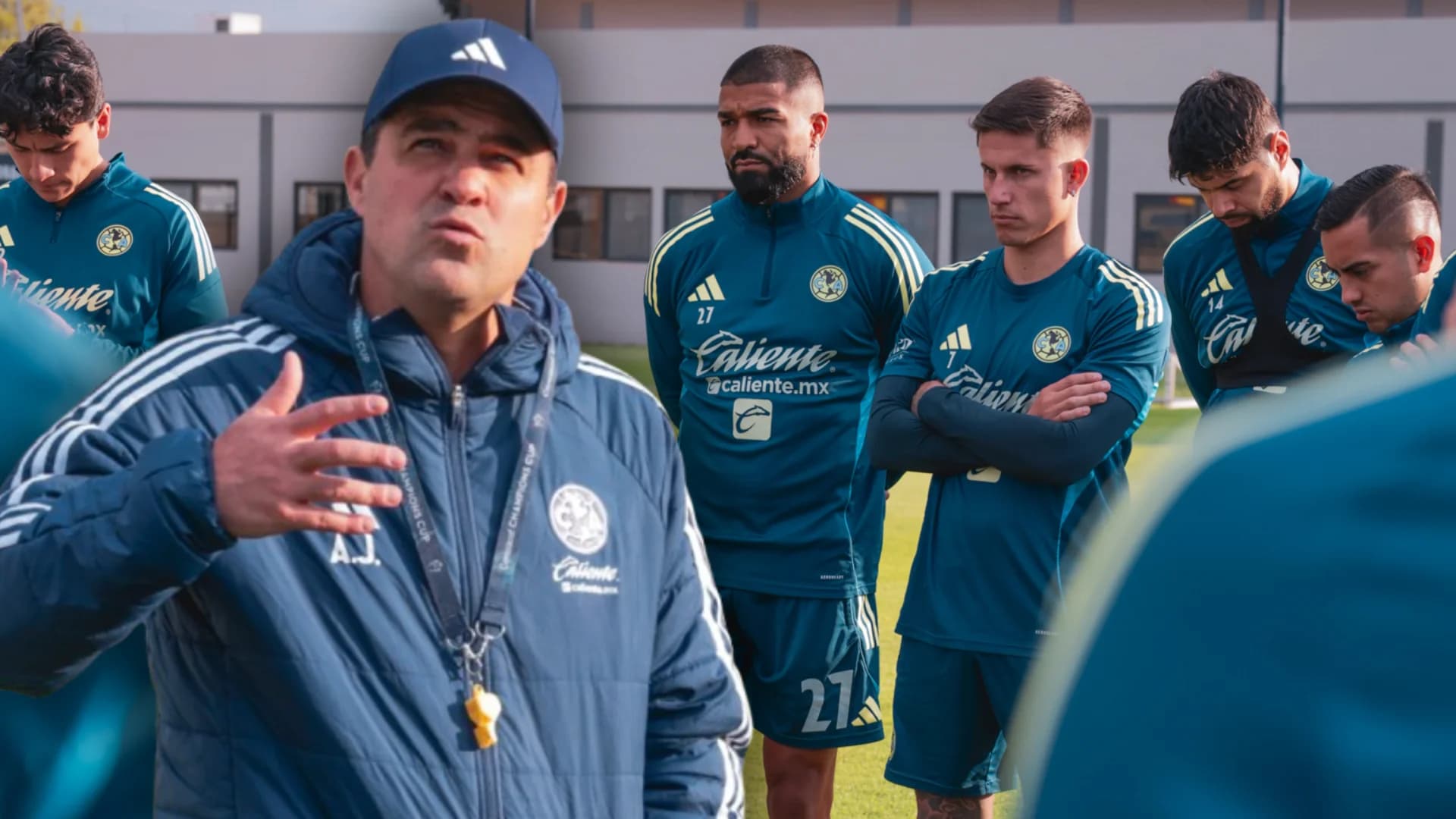 André Jardine y jugadores del Club América durante el inicio de la pretemporada