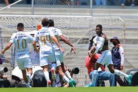 Andrés Lillini apostó por poner al más tronco del equipo ante Chivas.