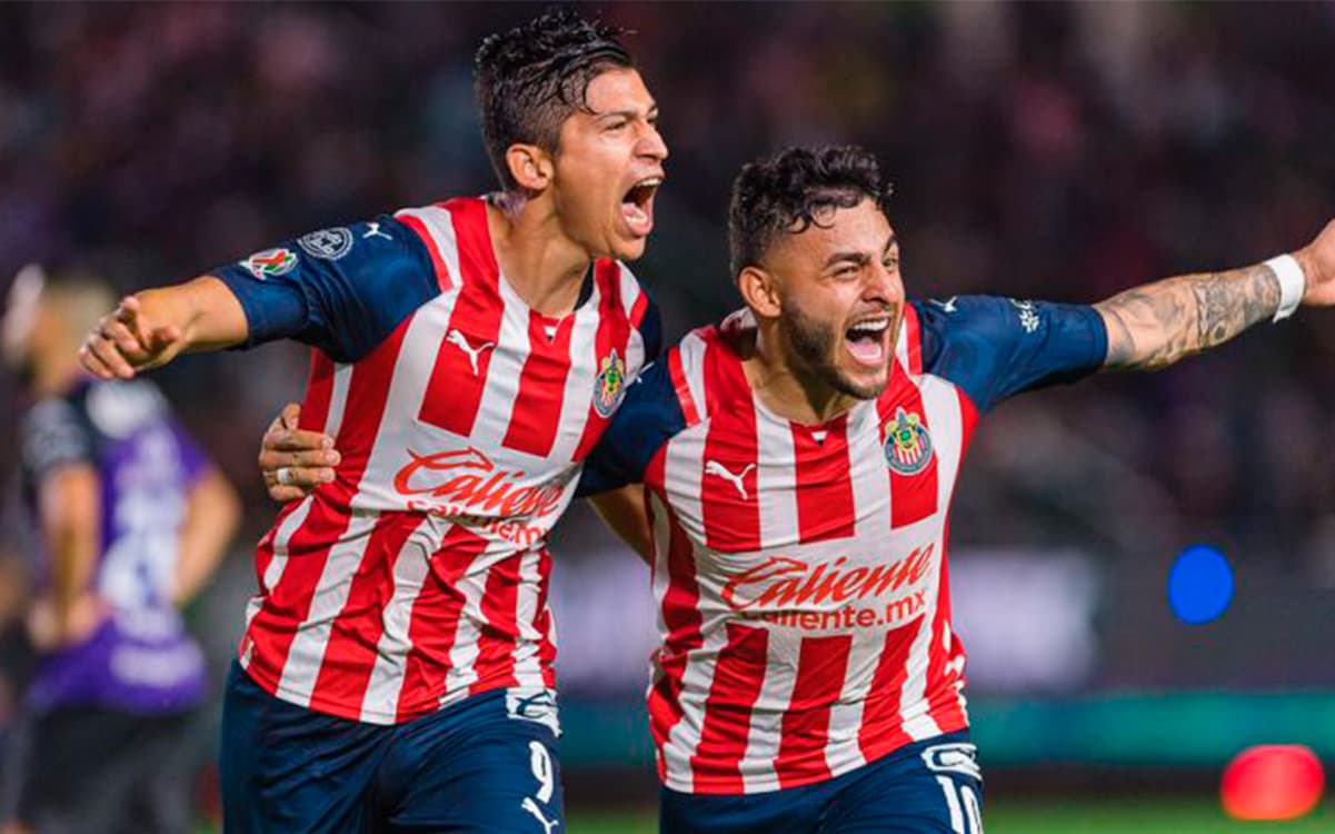 Ángel Zaldívar anotó un doblete en el último partido amistoso de Chivas y metió duda en Marcelo Michel Leaño.