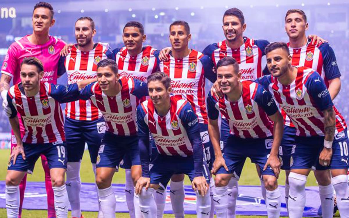 Ángel Zaldívar podría buscar una salida de Chivas en caso de que Eduardo Aguirre llegue a Chivas.