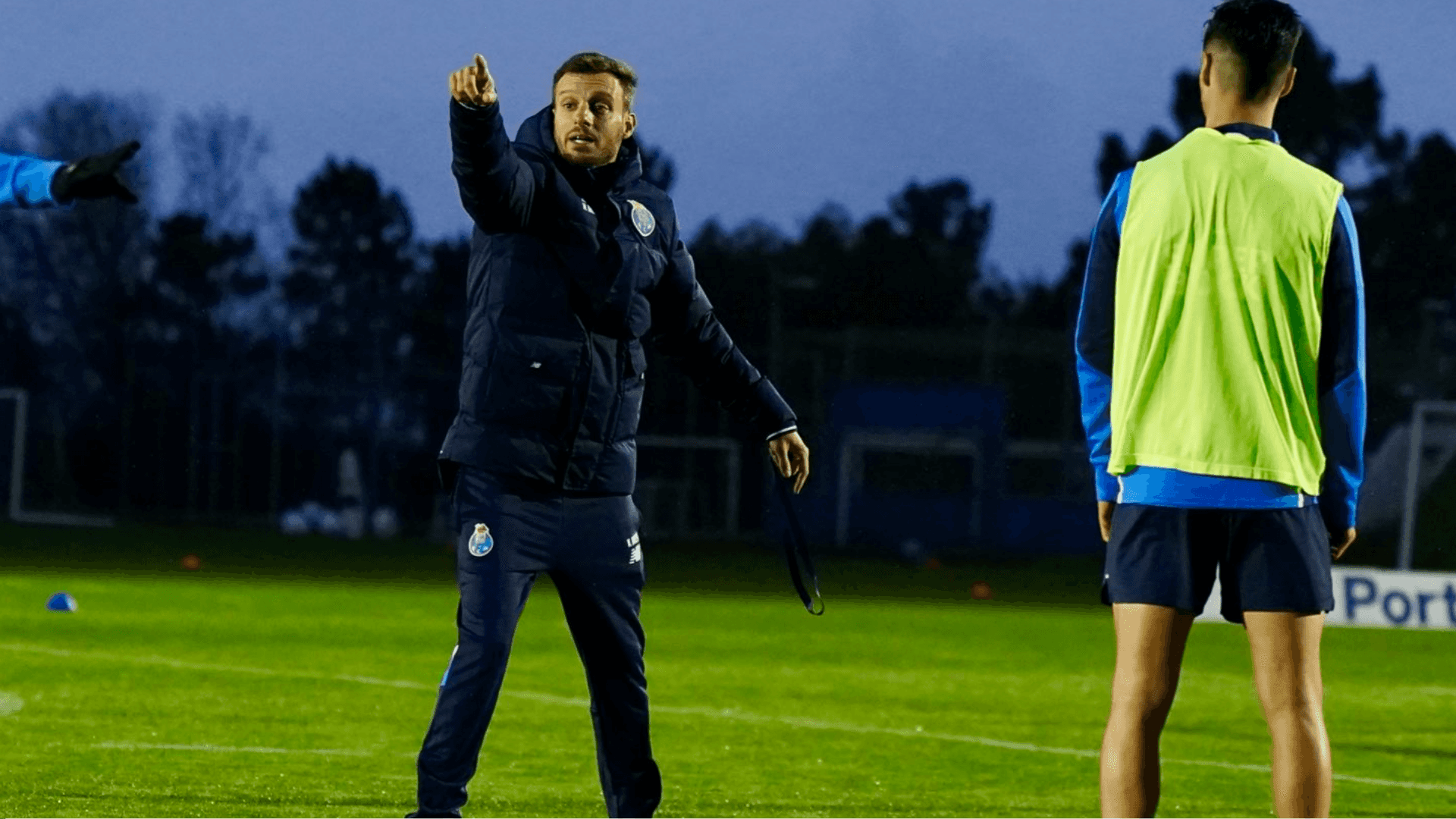 Anselmi dirigiendo el Porto | Foto: @FCPorto