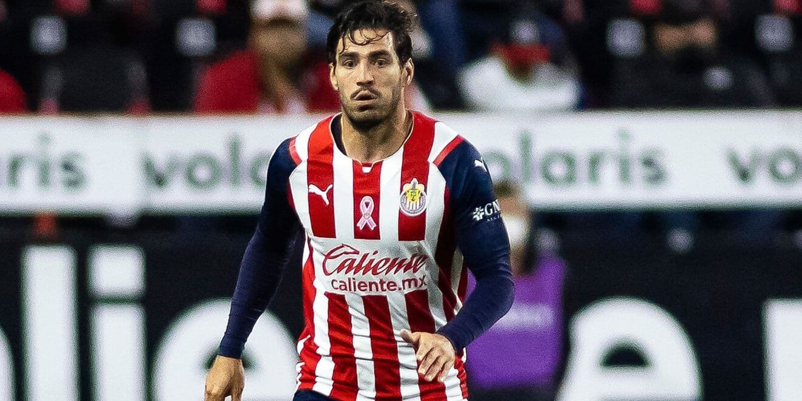 Antonio Briseño tendría un pie y medio en Cruz Azul y Chivas amarraría a otro defensa