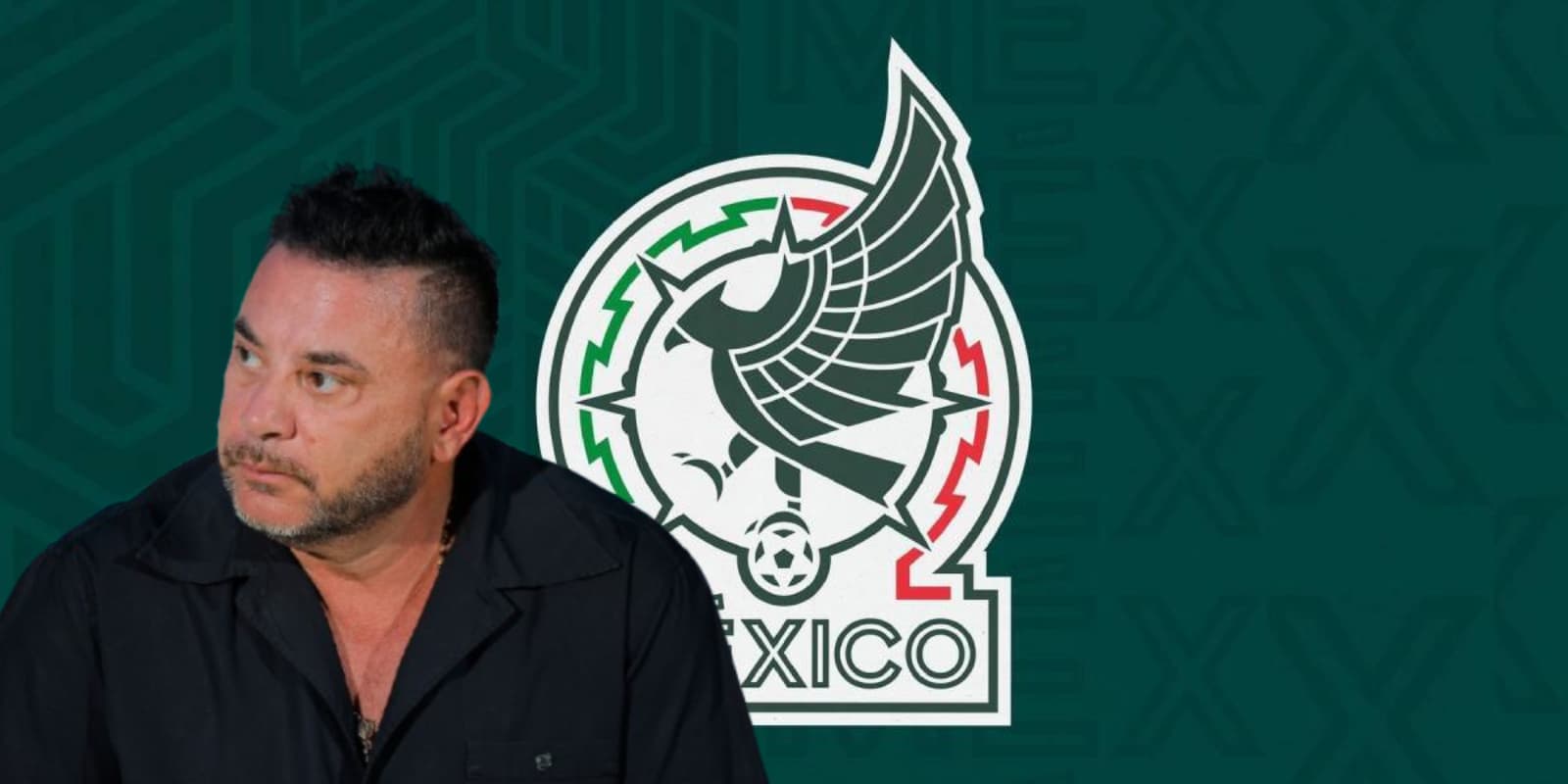 Antonio Mohamed junto al escudo de la Selección Mexicana / FOTO GETTY IMAGES