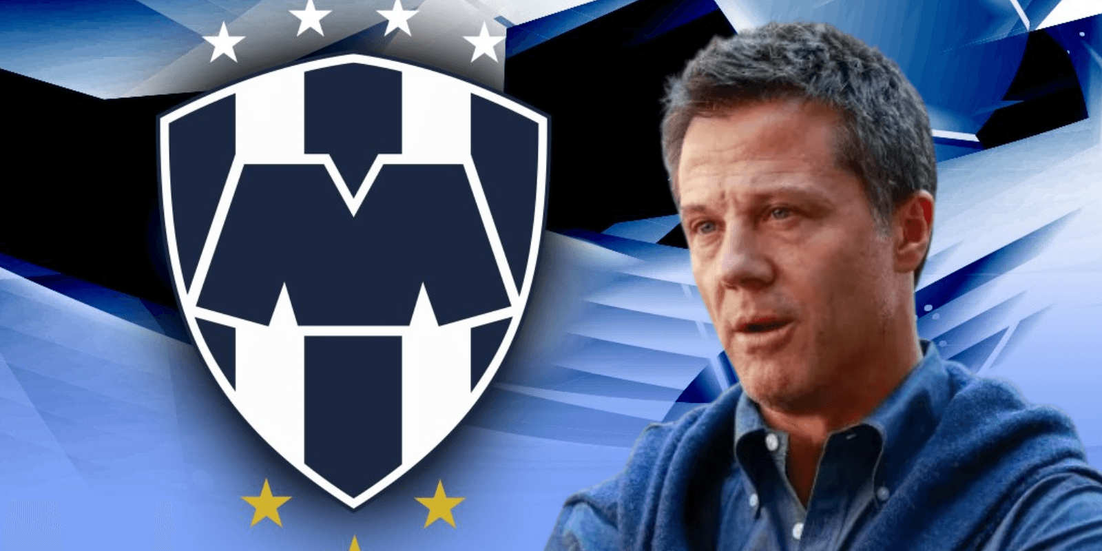 Antonio Mohamed junto al escudo de Rayados / FOTO AS MÉXICO