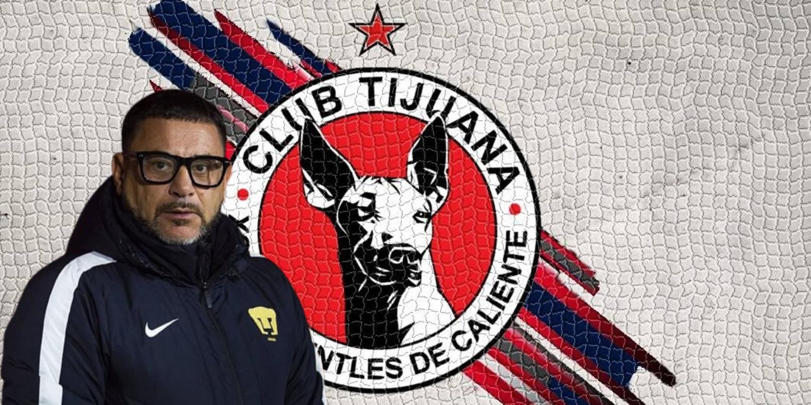 Antonio Mohamed junto al escudo de Xolos / FOTO MEXSPORT