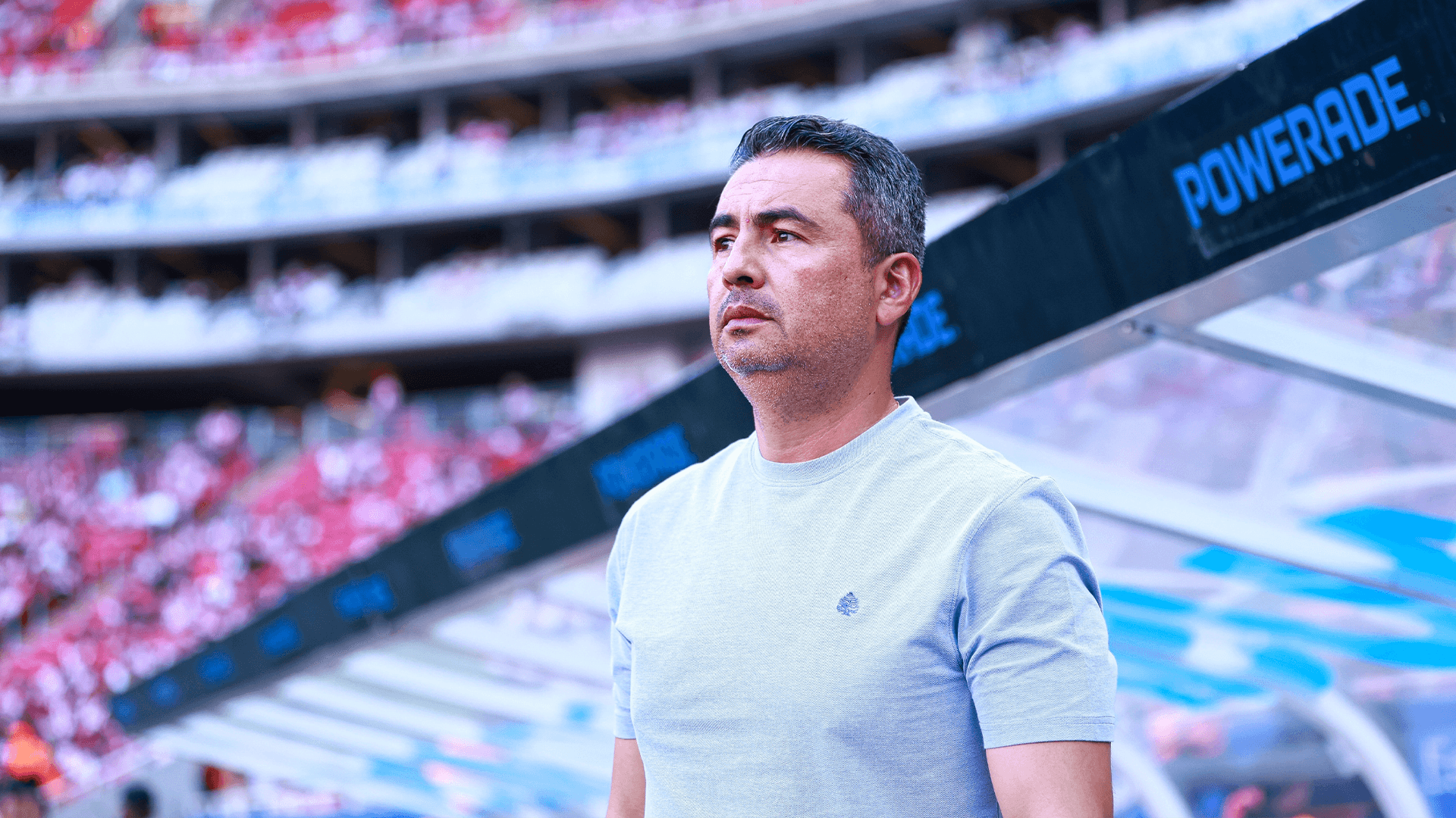Arturo Ortega, actual DT de Chivas tendría un pie fuera del banquillo rojiblanco / Foto: MexSport