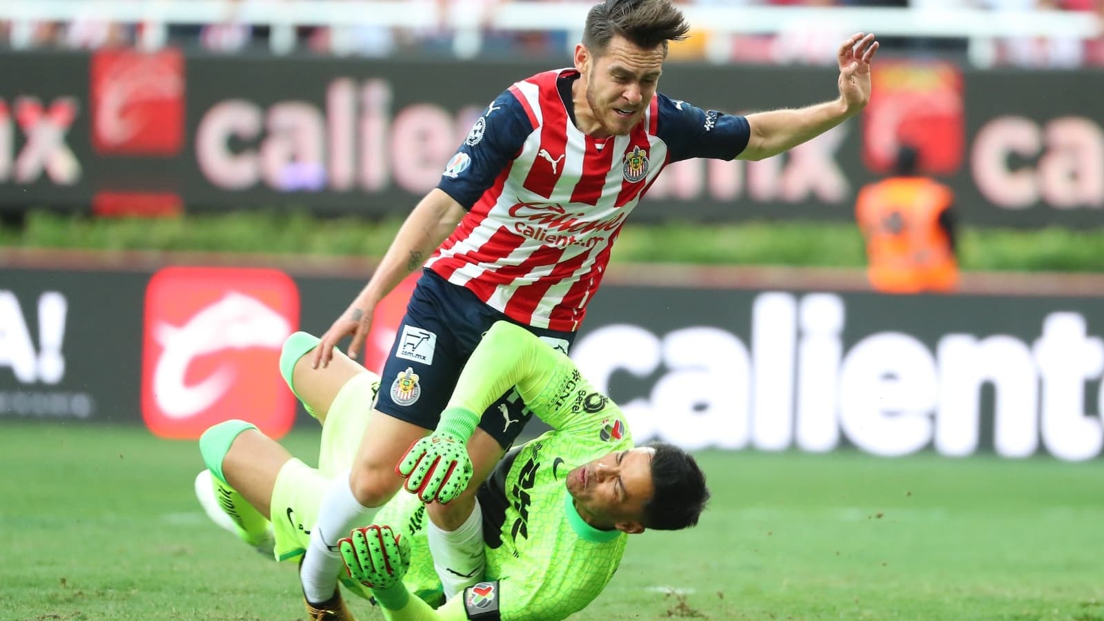 Aunque Chivas logró la clasificación, tuvo la pérdida de Jesús ‘Canelo’ Angulo, se confirma fractura