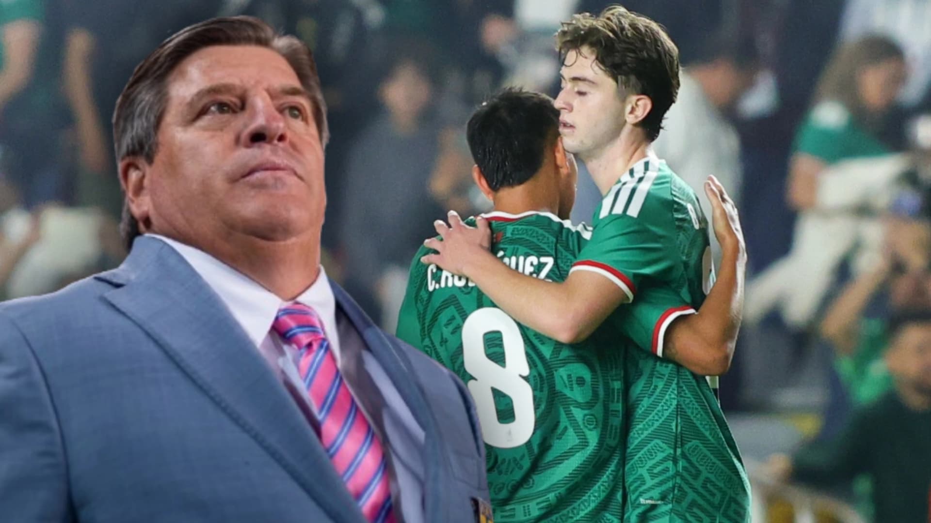 Brian Gutiérrez festejando su gol con la selección mexicana y Miguel Herrera