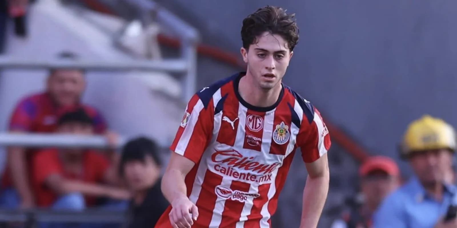 Brian Gutiérrez sorprendió con su nuevo dorsal en Chivas