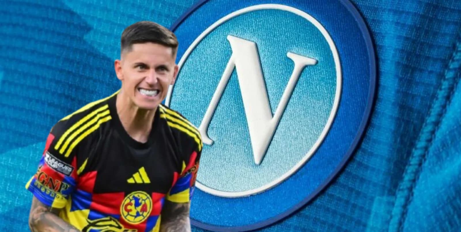 Brian Rodríguez junto al escudo del Napoli / FOTO X