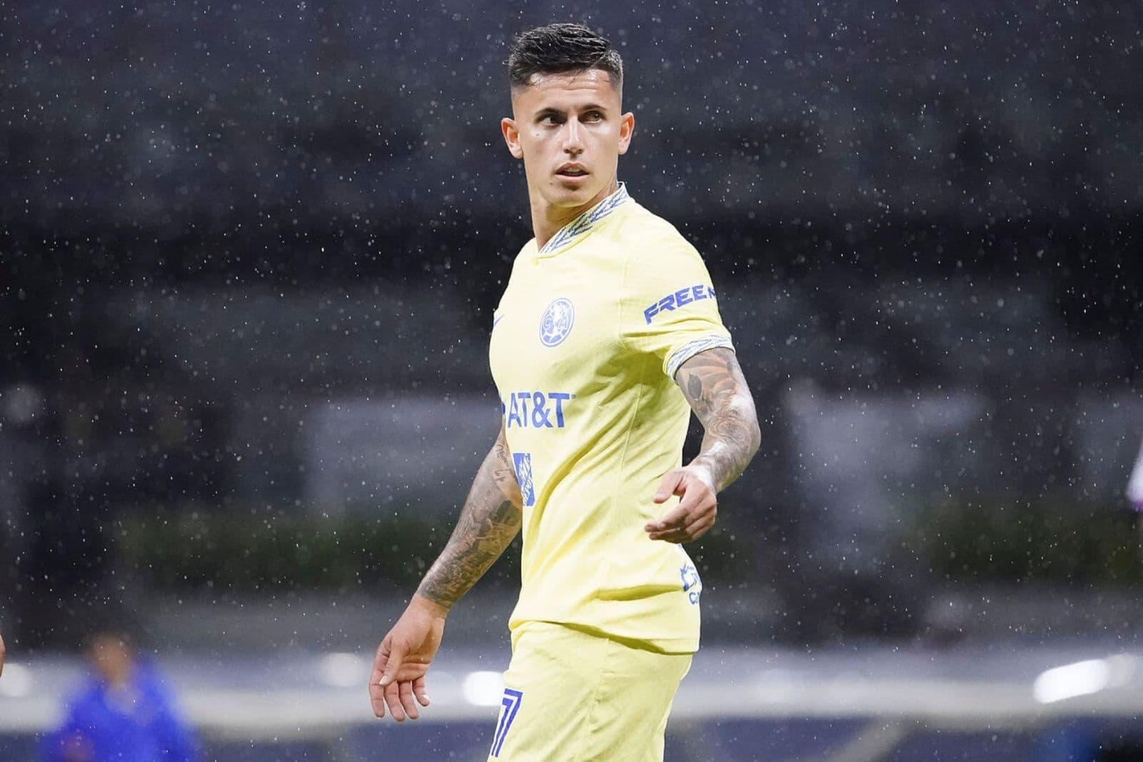 Brian Rodríguez ya empieza con las exigencias dentro del club.