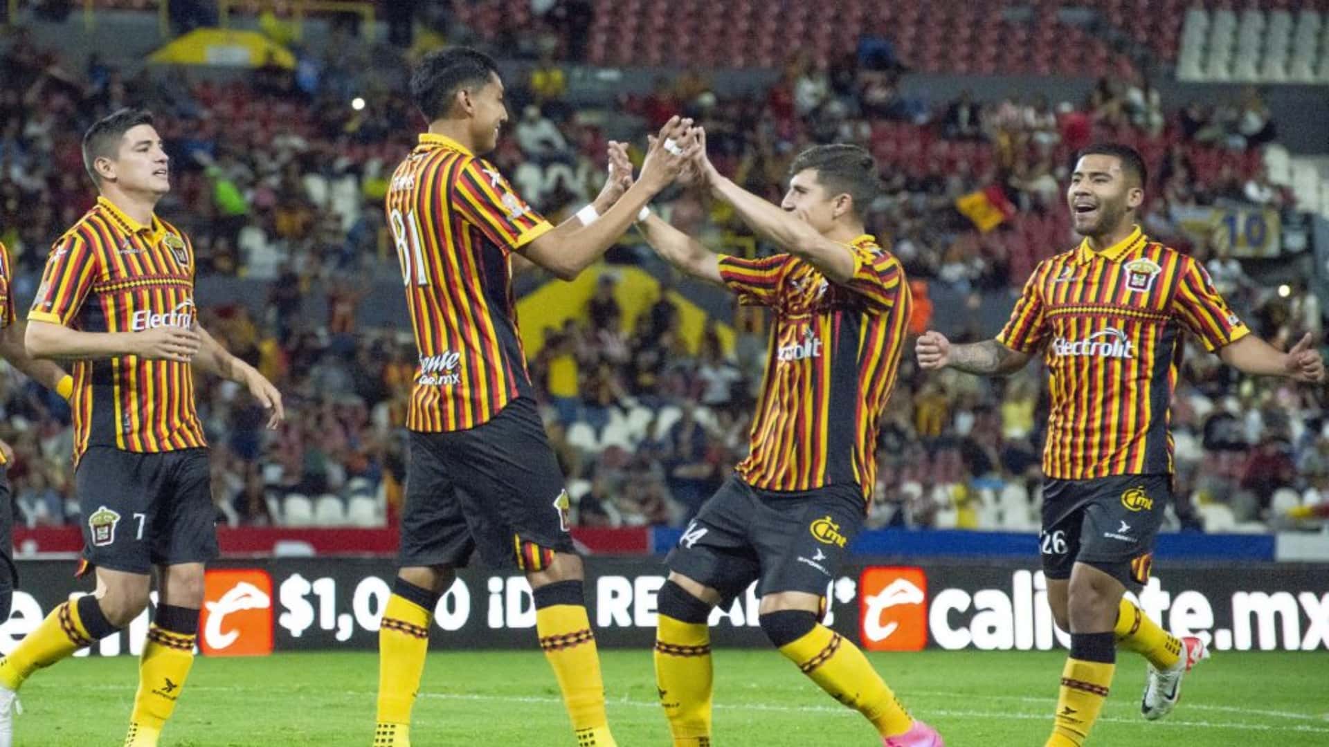 Bryan Elliot hizo el gol de Leones ante Chivas | Foto: Notisistema