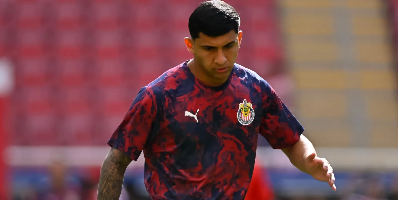 Bryan González demuestra su compromiso y amor por Chivas fuera de Verde Valle.