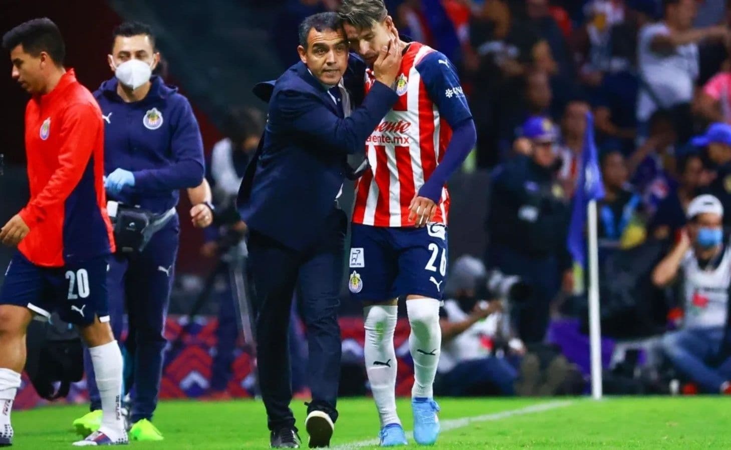 Cadena es uno de los principales culpables de lo que pasa en Chivas, pero se le observa muy tranquilo.