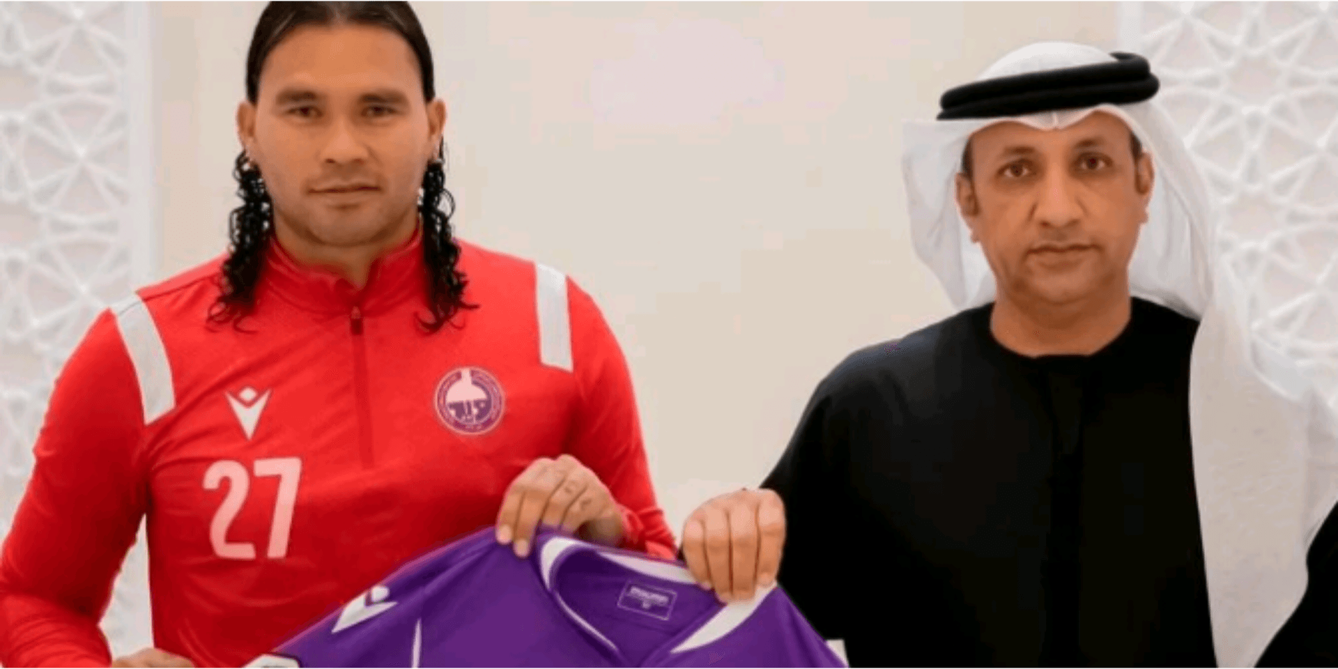 Carlos Peña durante su estancia en Emiratos Árabes Unidos / Foto: TV Azteca Deportes