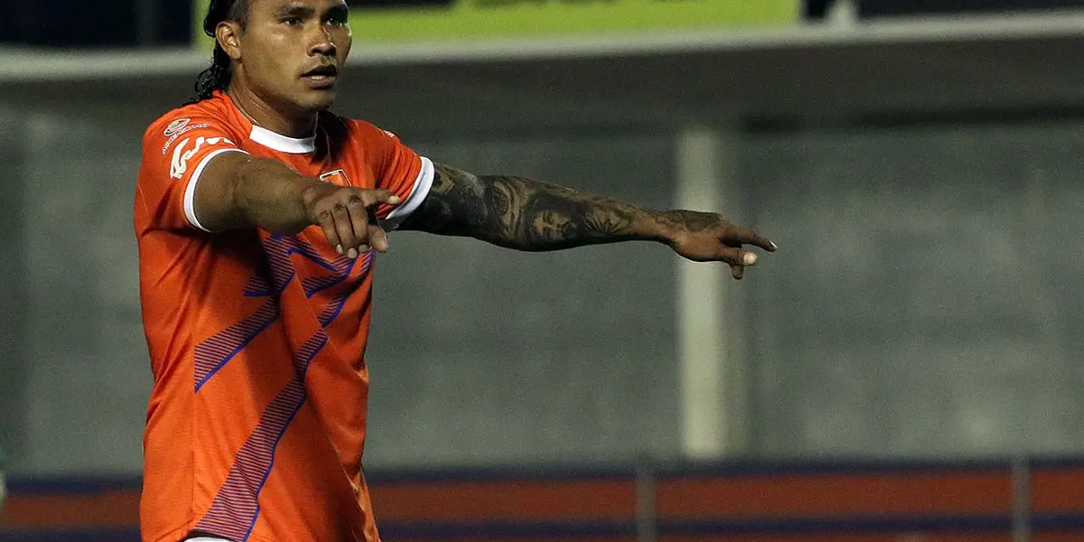 Carlos Peña fue figura de México, pero por parrandero ahora juega en EL Salvador.