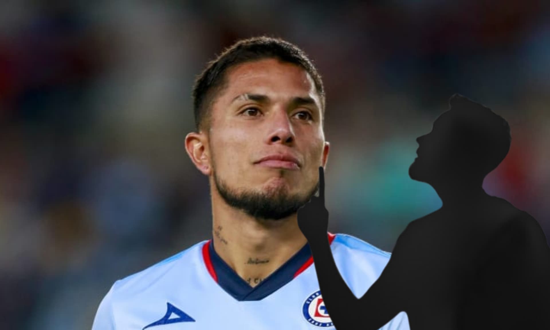Carlos Salcedo jugando en un partido ante Mazatlán (Fuente: Imago)
