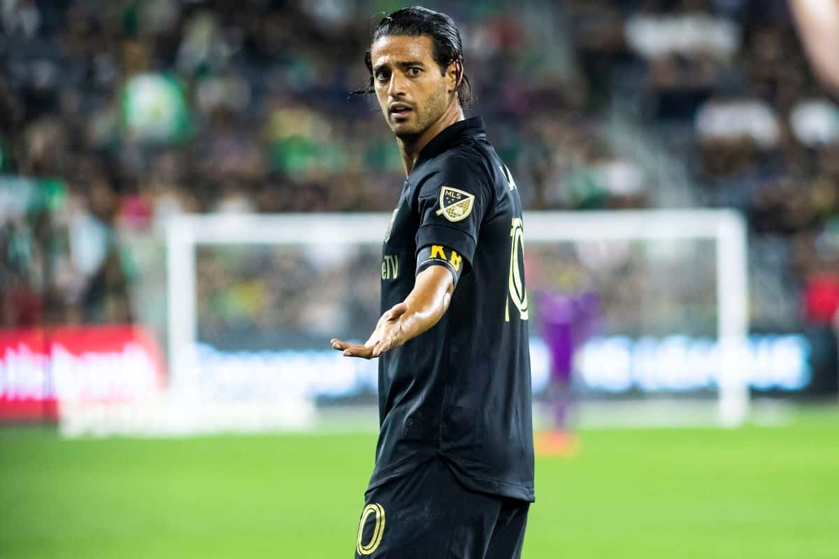 Carlos Vela es un jugador excepcional, y en la MLS se ha hecho notar. Su promedio de gol en LAFC es notable, y rápidamente se convirtió en un ídolo de la institución. Sin embargo, en estos momentos no la está pasando para nada bien. Te contamos todo acerca de la actualidad del crack.