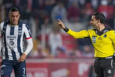 Cesar Ramos, árbitro del encuentro, marcó un polémico penal que adelantó al Atlas vs. los Rayados.
