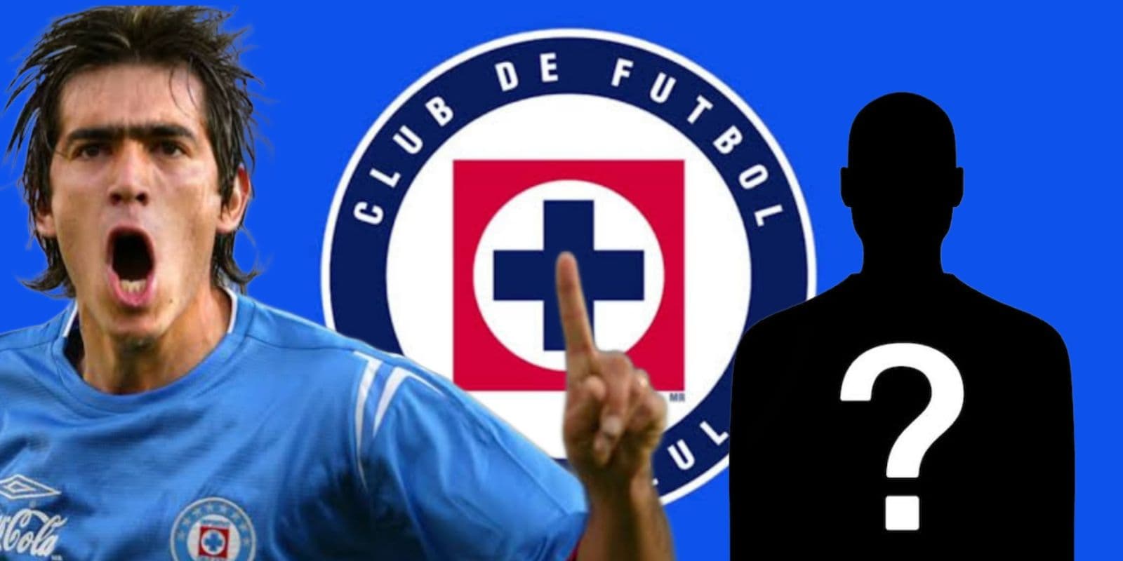 Chelito Delgado festejando un gol con Cruz Azul y al fondo el escudo del equipo / Foto ESTO