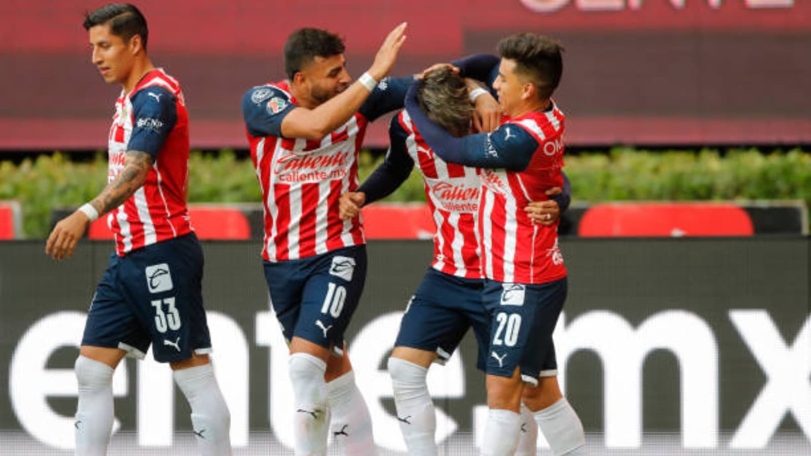 Chivas clasificó a la liguilla final y todo se debe a un jugador que se puso el membrete de héroe