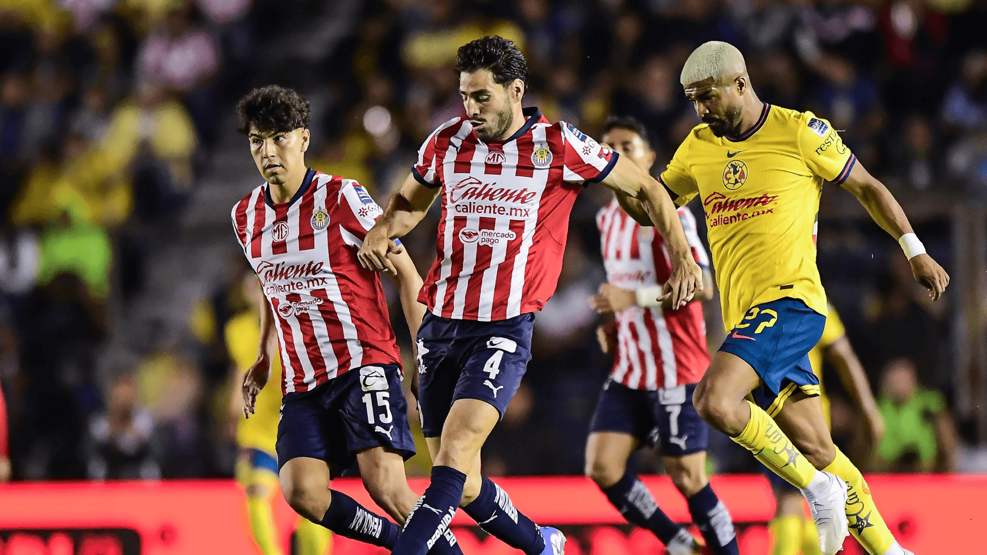 Chivas frente al América en el Clásico de Jornada 7. | Foto: Mex Sport