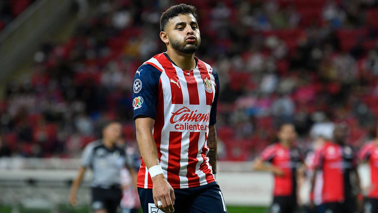 Chivas podría adquirir a Sebastián Córdova sin necesidad de intercambiarlo por Antuna, pero también podría ir por otros futbolistas con el dinero que reciba por Vega.