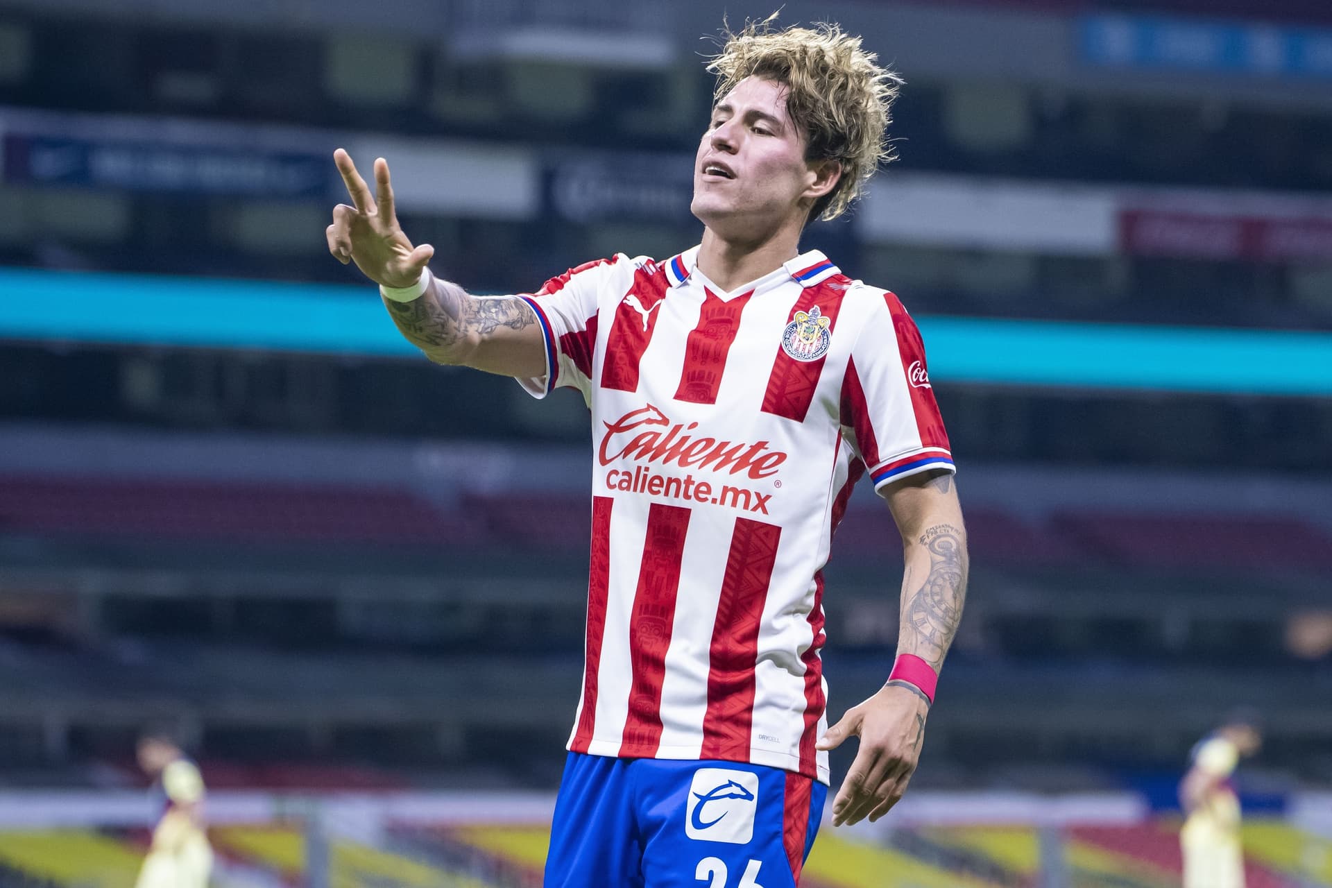 Chivas podría buscar un intercambio del "Chicote" Calderón por Raúl "Dedos" López.