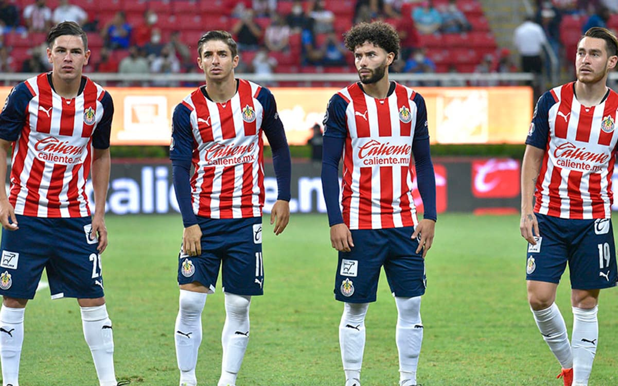 Chivas podría cobrar más de 100 millones de pesos a la marca que aparece en el frente de su camiseta.