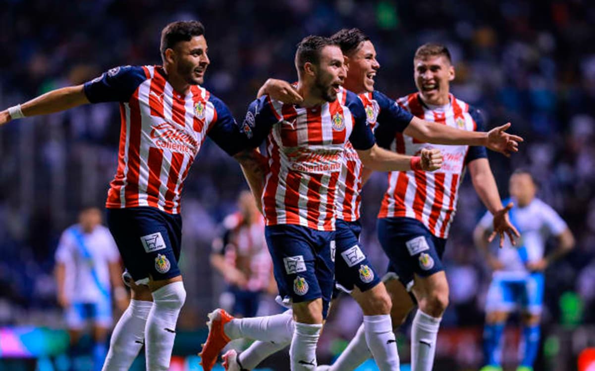 Chivas podría contar con Jesús Gallardo en caso de que salga Alexis Vega hacia Rayados.