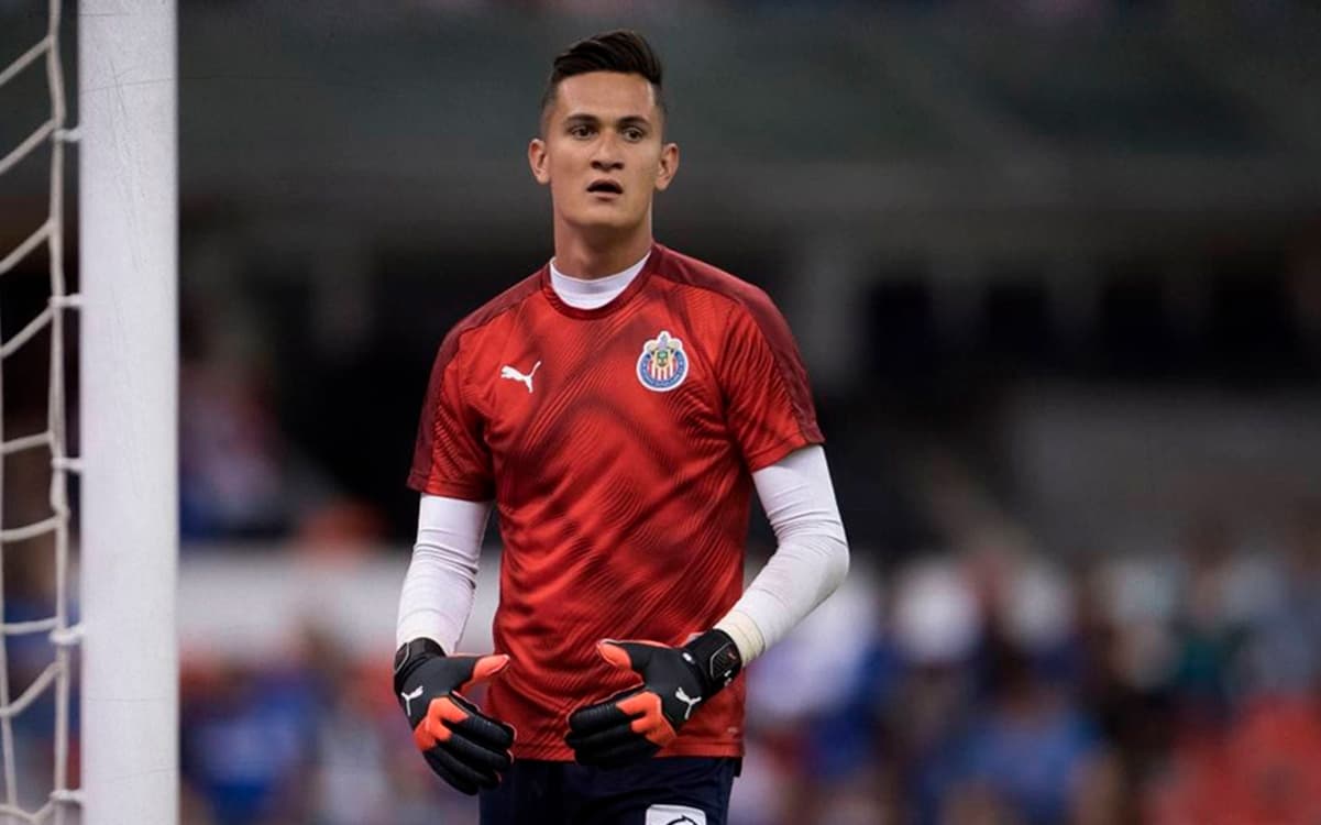 Chivas podría poner la mira en Sebastián Jurado, quien no tiene minutos en Cruz Azul.