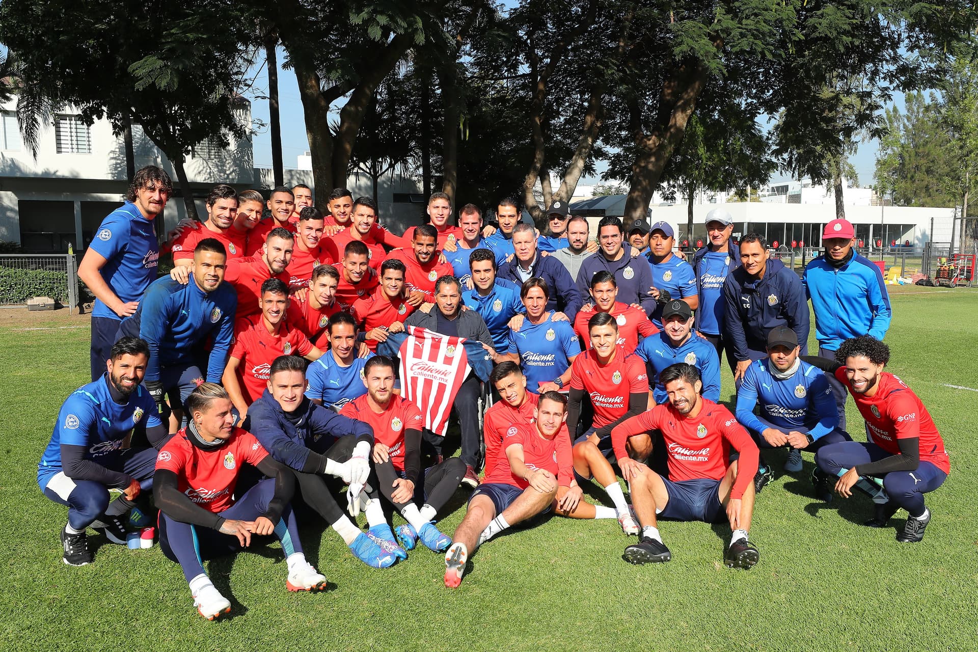 Chivas podría tener una baja sensible para el Clausura 2022, ya que este elemento partiría hacia un club europeo.