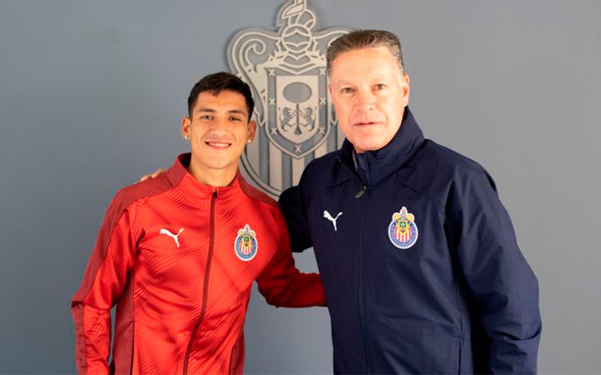 Chivas pudo haber vendido a Uriel Antuna a un club europeo, al final se fue en un intercambio por Alvarado.