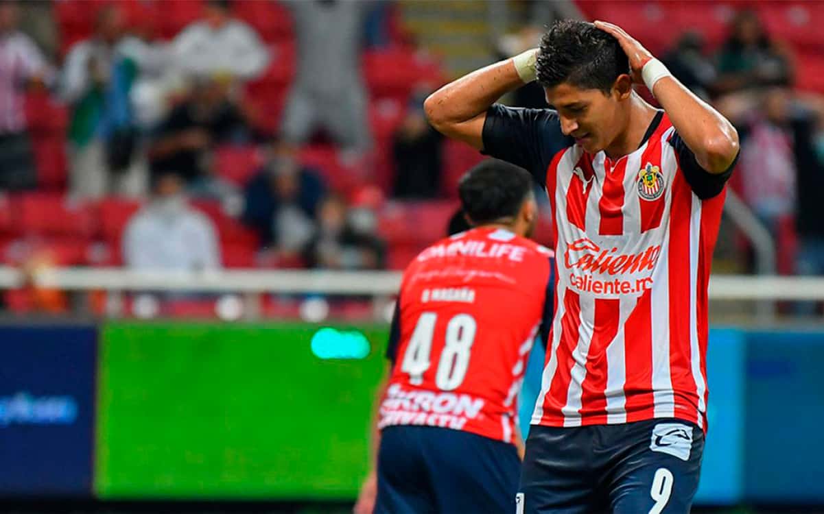 Chivas tiene a un crack en su cantera, lo debutó Vucetich y por eso no lo ocuparía Michel Leaño.