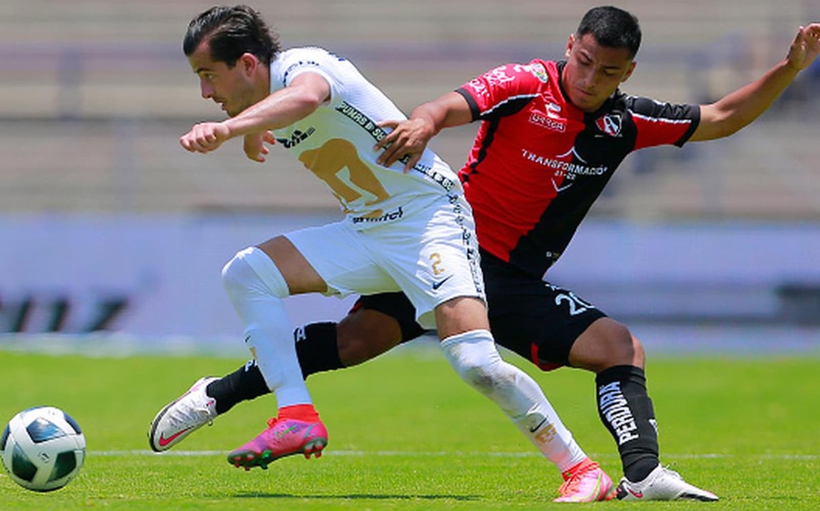 Chivas tiene la mira a jugadores que destacan tanto en Atlas como en Pumas, Alan Mozo y dos más serían los que quiere Marcelo Michel Leaño en su equipo