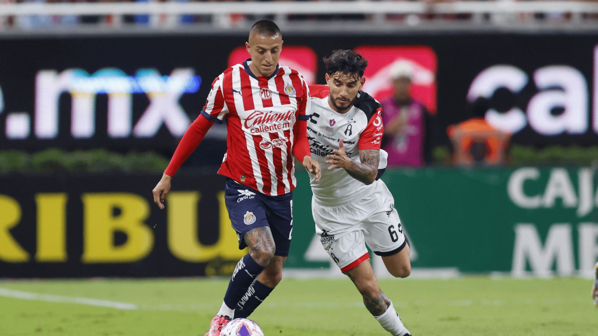 Chivas y Atlas en el Clásico Tapatío. | Foto: Mex Sport