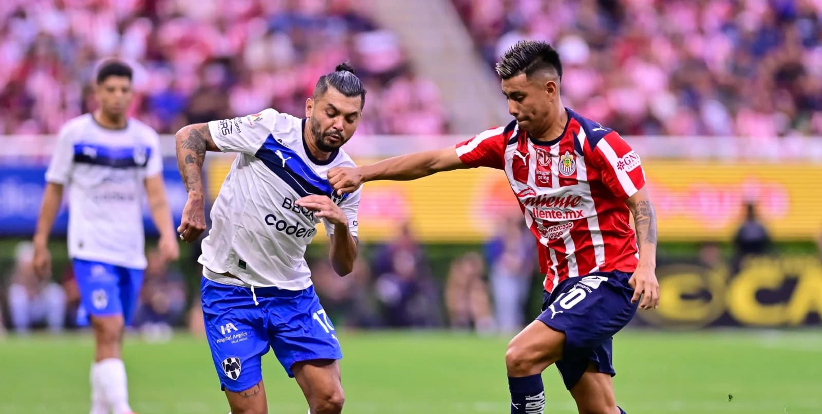 Chivas y Rayados estarían preparando un intercambio de lujo rumbo al Clausura 2026.