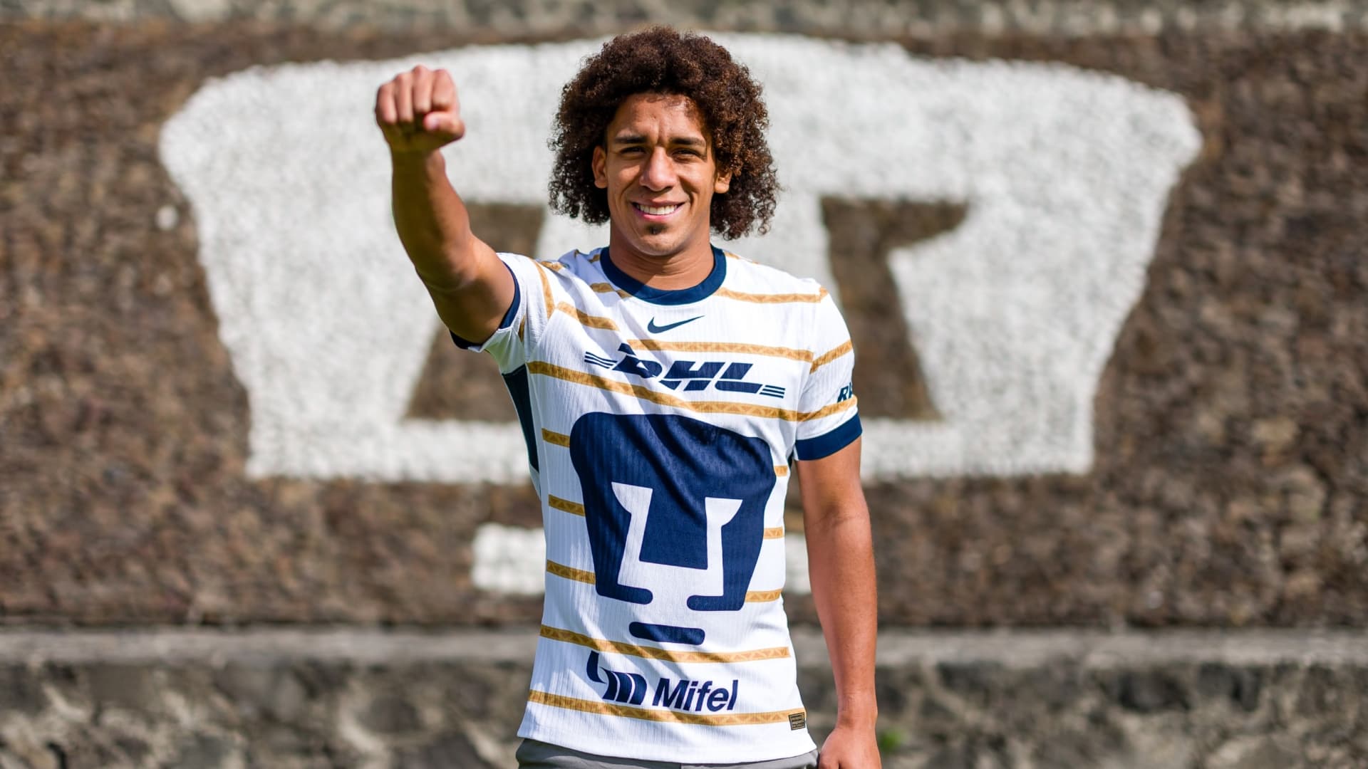 Coco Carrasquilla tuvo un recibimiento inesperado en primer entrenamiento | Foto: X @pumasmx