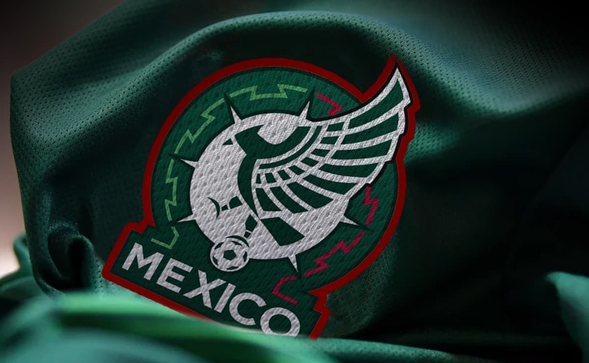 Como ocurre en todos los aspectos de la vida, en el fútbol también se deben realizar ciertos cambios para ajustarse a la actualidad. Es por eso que la FMF está preparando un nuevo diseño para el escudo de la Selección Mexicana. Entérate cómo será la nueva insignia distintiva de El Tri.