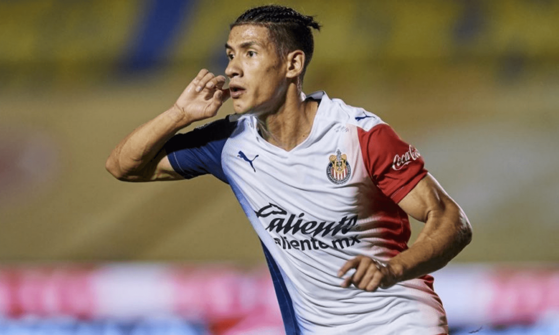 Con los #AntunaNoFirmes y #AntunaFirmaYa las aficiones de América y Chivas respectivamente, reaccionan ante el posible fichaje del mexicano a las águilas