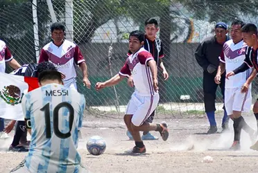 El mexicano que dejó en el suelo a Messi en un Mundial, ahora juega en el llano