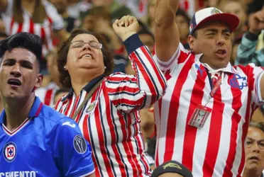Conoce el jugador que no aguantó la risa tras los abucheos de la afición de Chivas sobre Uriel Antuna