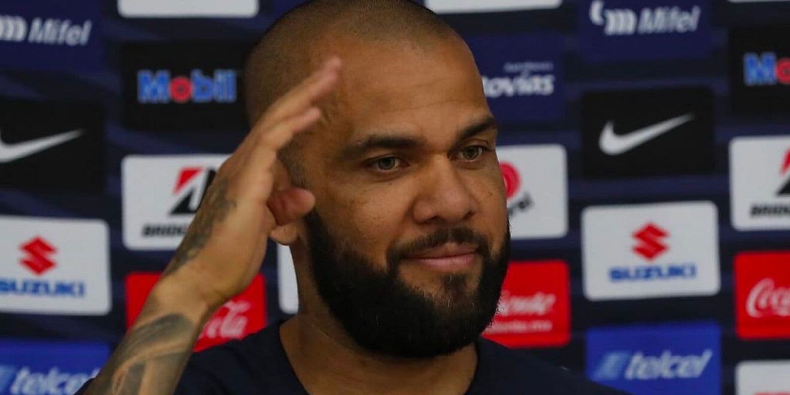 Conoce la broma que lanzó Dani Alves tras llegar a Barcelona y no le gusta nada en Pumas.