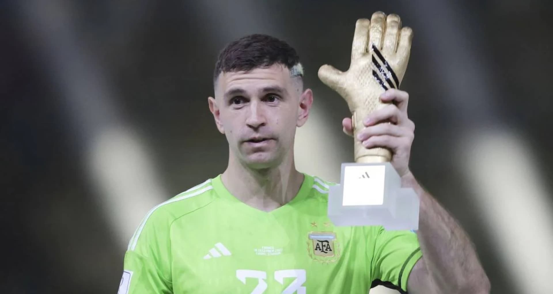 Conoce la postura de Saúl Álvarez al ver que Emiliano Martínez se burló de México