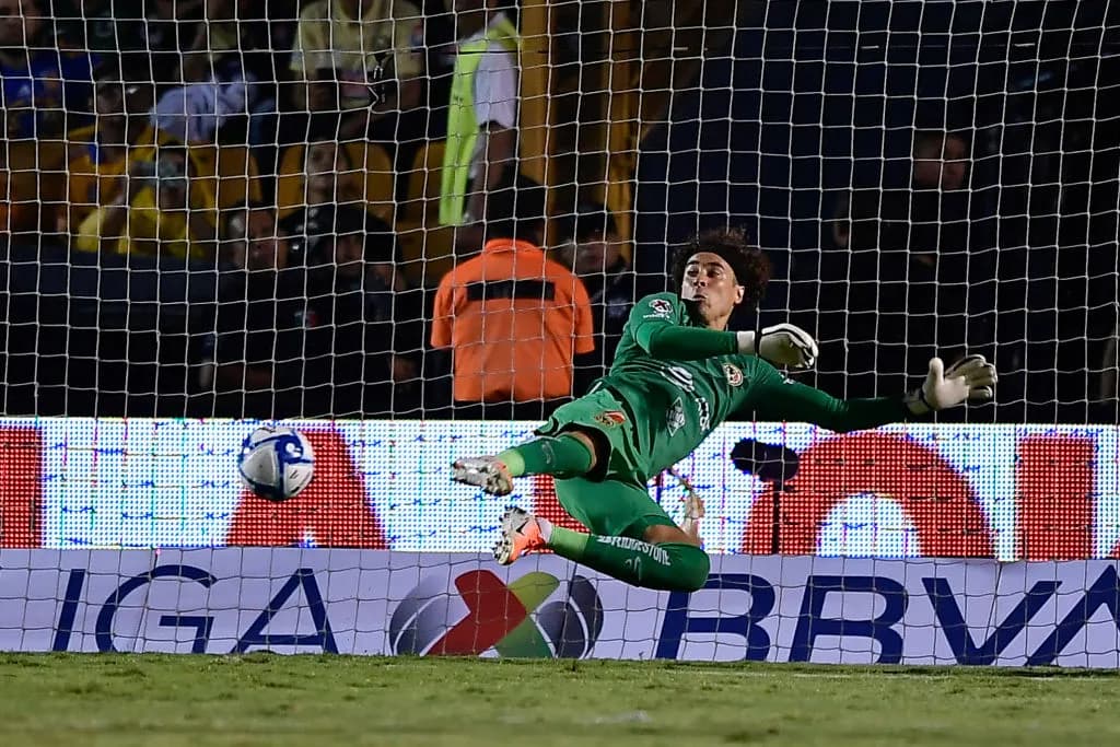 Consideran a Guillermo Ochoa como una coladera.