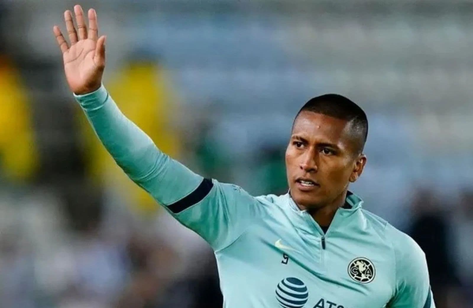 Costó más de 80 millones, ya no juega y Pedro Aquino habla sobre su posible salida del América.