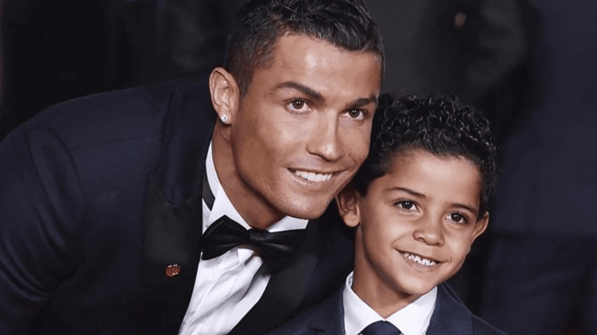 Cristiano Ronaldo compartió una foto junto a su hijo y su físico sorprendió al mundo
